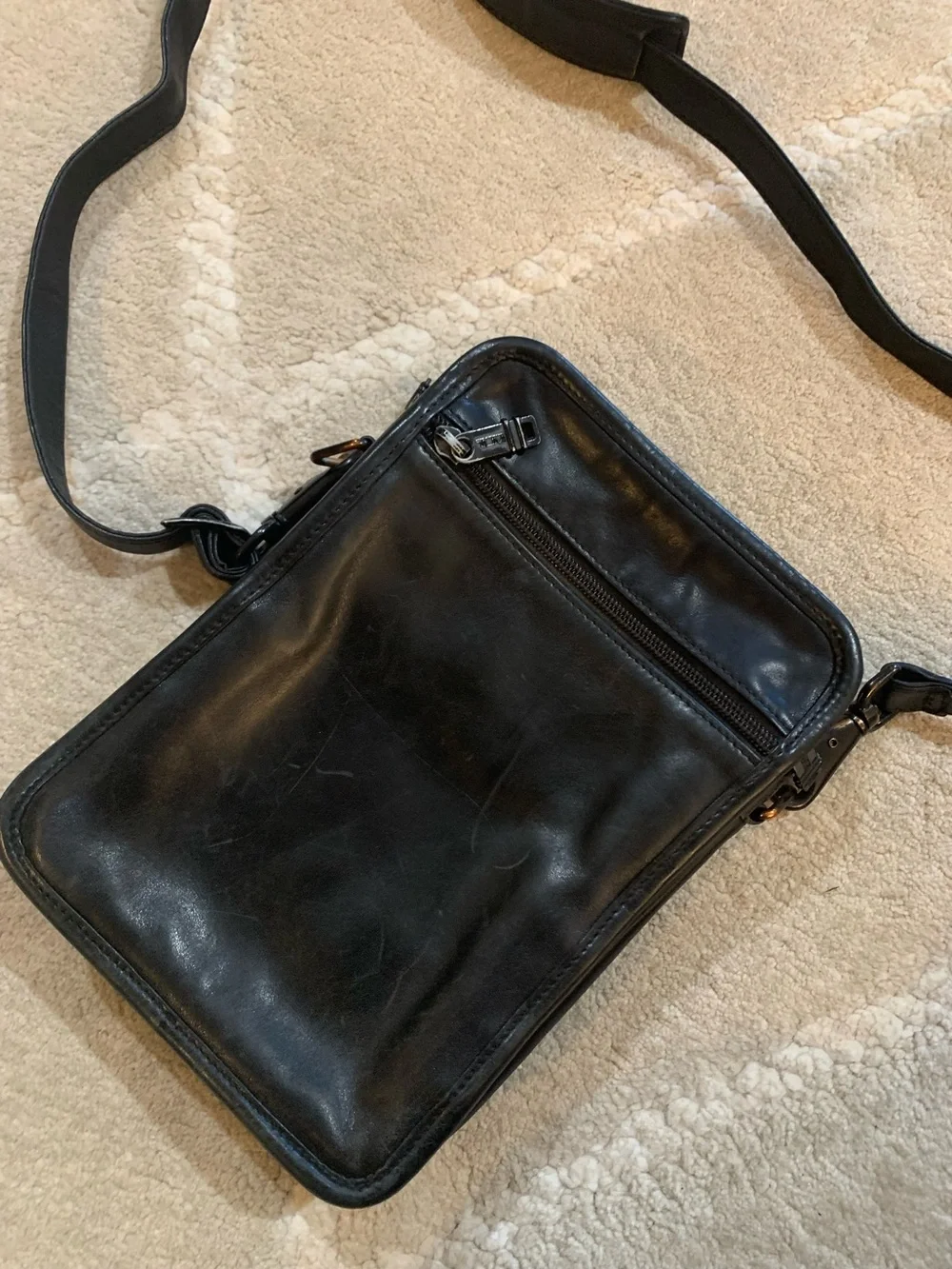 Tumi Vintage Black Leather Men’s Messenger Bag